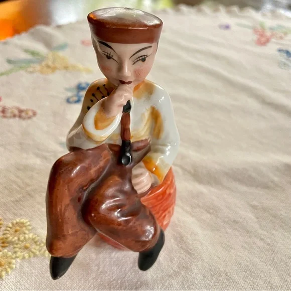 Vintage Asian Man Sitting on Barrel Figurine. Occupied Japan. 5"H x 4"W - Picture 14 of 16